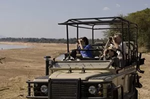 Images Dated 13th July 2007: Game spotting on safari, South Luangwa National Park, Zambia, Africa