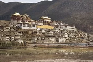 Images Dated 30th April 2008: Ganden Sumsteling Gompa (Gandan Sumtseling) (Songzanlin Si) Buddhist Monastery
