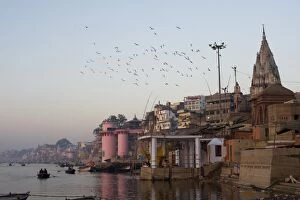 Images Dated 18th February 2009: The Ganges River and ghats of Varanasi, Uttar Pradesh, India, Asia