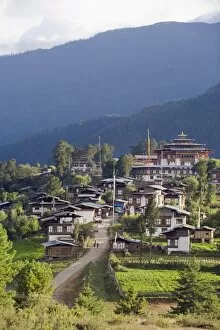 Images Dated 30th September 2009: Gangtey Gompa (Monastery), Phobjikha Valley, Bhutan, Himalayas, Asia