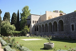 Images Dated 24th May 2006: Garden, Palace of Beiteddine, Lebanon, Middle East