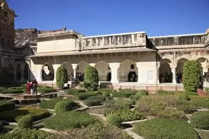 Images Dated 29th December 2006: Gardens, Amber Fort Palace, Jaipur, Rajasthan, India, Asia

