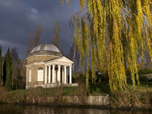 Pavilions Prints: Garricks Temple, Hampton, in autumn