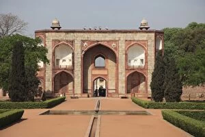 Images Dated 10th April 2010: Gate, Humayuns Tomb, Delhi, India, Asia