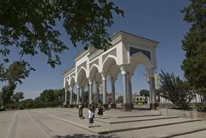 Images Dated 12th August 2009: Gate to the Navoi Park, Tashkent, Uzbekistan, Central Asia, Asia