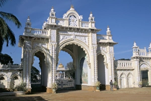 The gate to the palace at Mysore