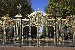 Images Dated 27th October 2008: Gate, Regents Park, London, England, United Kingdom, Europe