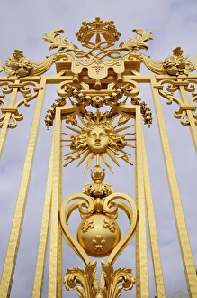 Images Dated 10th September 2008: Detail of gate to Royal Courtyard, with image of Louis XIV, Chateau of Versailles