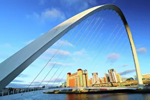 Gateshead Millennium Bridge, Newcastle-upon-Tyne, Tyne and Wear, England, United Kingdom, Europe