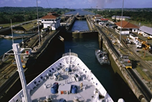 Panamanian Prints: Gatun Lock