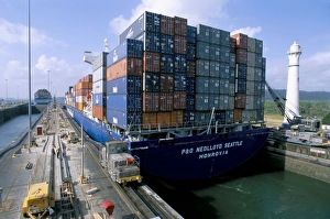 Panamanian Prints: Gatun locks