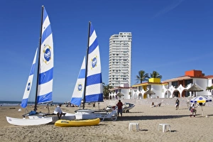 Images Dated 9th January 2009: Gaviotas Beach at the Golden Zone, Mazatlan, Sinaloa State, Mexico, North America