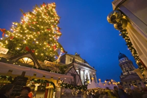 Images Dated 10th December 2008: Gendarmen markt Christmas market, Franz Dom and Konzert Haus, Berlin, Germany, Europe