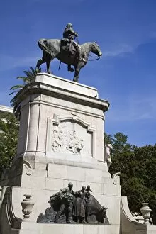 Images Dated 19th December 2009: General Do Bruno de Zabala Monument in Plaza Zabala, Old City District