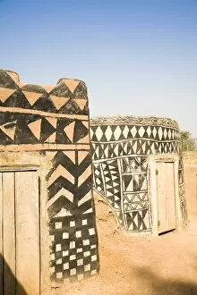 Images Dated 30th November 2008: Geometric design on mud brick dwellings in Tiebele, Burkina Faso, West Africa, Africa