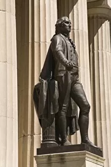 Images Dated 14th May 2007: George Washington statue at Federal Hall