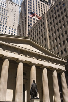 Images Dated 14th May 2007: George Washington statue at Federal Hall