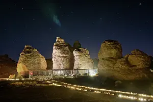 Arabia Prints: Gharameel site, stargazing and traditional grilled dinner in the desert near pillars of mountain rock
