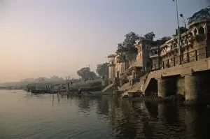 Images Dated 2nd August 2008: Ghats along the River Ganges (Ganga)