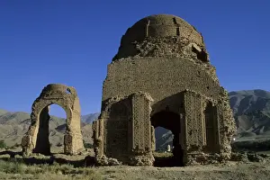 Ghorid (12th century) ruins, believed to be a Mausoleum or Madrassa, Chist-I-Sharif