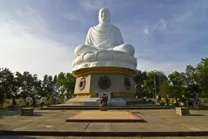 Images Dated 30th December 2009: Giant Buddha at the Long Son Pagoda, Nha Trang, Vietnam, Indochina, Southeast Asia, Asia