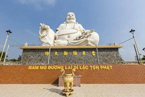 Giant Buddha statue at Vinh Trang Pagoda, My Tho, Vietnam, Indochina, Southeast Asia