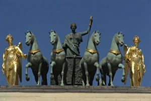 Gilded figures, Caroussel arch, Paris, France, Europe