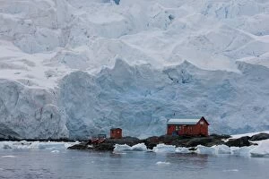 Images Dated 16th February 2009: Glacier, Argentine Research Station, Paradise Bay, Antarctic Peninsula