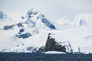 Images Dated 8th December 2011: Glacier and icebergs in Cierva Cove, Antarctica, Polar Regions