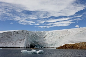 Images Dated 17th February 2009: Glacier near Vernadsky Research Station, Antarctic Penisula, Antarctica, Polar Regions