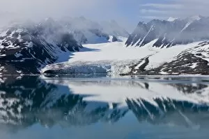 Images Dated 18th July 2008: Glacier, Spitzbergen, Svalbard, Norway, Arctic, Scandinavia, Europe