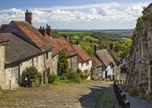 Gold Hill Prints: Gold Hill, cobbled lane lined with cottages and views over countryside, Shaftesbury