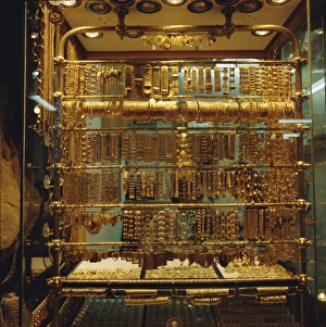 Accessory Prints: Gold stall