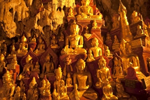 Images Dated 25th December 2007: Golden Buddhist statues in the limestone caves of Pindaya, Myanmar, Asia