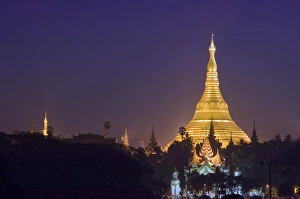 Images Dated 19th January 2008: Golden stupa before sunrise, Shwedagon Pagoda, Rangoon (Yangon), Burma (Myanmar), Asia