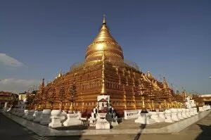 Golden temple, Shwe Zigon, near Bagan, Myanmar, Asia