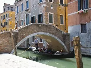 Images Dated 19th July 2007: Gondola passing beneath the Ponte Ruga Vecchia, Santa Croce district, Venice
