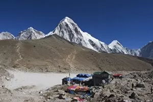 Images Dated 4th April 2010: Gorak Shep lodges, Kala Pattar and Pumori, 7165m, Solu Khumbu Everest Region