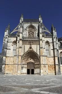Images Dated 17th July 2010: The Gothic-Manueline style Batalha Abbey (Mosteiro de Santa Maria da Vitoria)