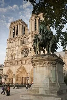 Images Dated 31st August 2011: Gothic Notre Dame Cathedral and statue of Charlemagne et ses Leudes, Place du Parvis Notre Dame
