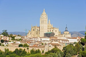 Images Dated 30th August 2010: Gothic style Segovia Cathedral dating from 1577, UNESCO World Heritage Site