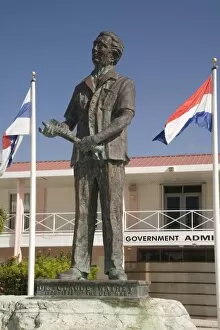 Images Dated 22nd January 2008: Government Admin Building and statue of Dr. Claude Wathey (The Ole Man)