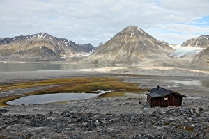 Scandinavain Prints: Governors cabin at Trinityhamn, Magdalenefjord, Svalbard, Norway, Scandinavia, Europe
