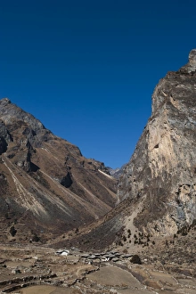Images Dated 14th November 2009: Goyul village, between Lingzhi and Chebisa on the Laya-Gasa trekking route, Thimpu District