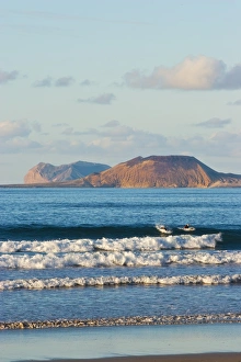 Images Dated 18th November 2005: Graciosa Island beyond Lanzarotes finest surf beach at Famara in the north west of the island