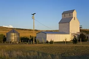 Images Dated 13th August 2007: Grain elevator near Bozeman, Montana, United States of America, North America