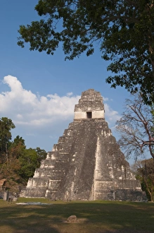Images Dated 1st April 2009: Gran Plaza and Temple I, Mayan archaeological site, Tikal, UNESCO World Heritage Site