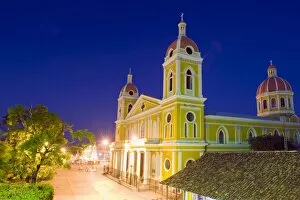 Images Dated 13th December 2010: Granada Cathedral, founded in 1583, rebuilt in 1915, Granada, Nicaragua, Central America