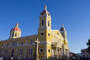 Images Dated 13th December 2010: Granada Cathedral, founded in 1583, rebuilt in 1915, Granada, Nicaragua, Central America