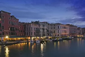 Grand Canal at dusk, Rialto, Venice, UNESCO World Heritage Site, Veneto, Italy, Europe